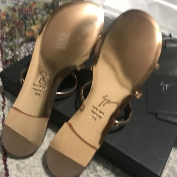 Giuseppe Zanotti Lips Three-Band Flat Slide Sandal - Picture 4 of 8